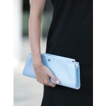 Silhouette clutch